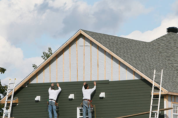 Professional Siding Replacement technician working in Mount Pleasant, TN